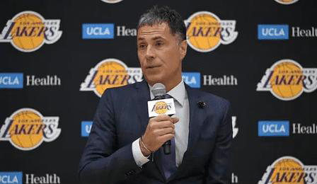 洛杉矶湖人内部会议纪要流出：清晨战术微调，NBA常规赛使命明确，赛程密集仍需轮换的简单介绍